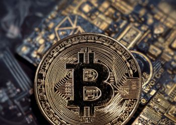 比特幣Uptober行情強勢回歸？HYPER預售突破1,900萬美元引爆山寨幣搶購潮
