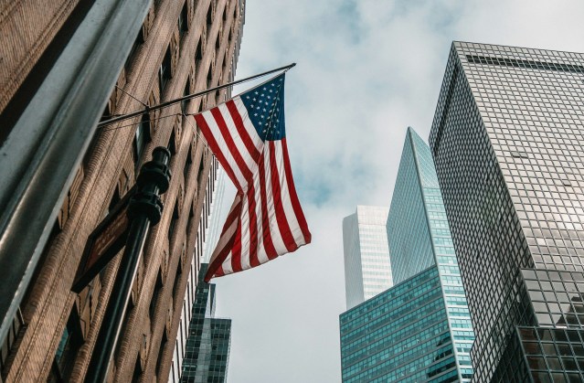 Crypto ‘No Longer In The Fringes’: Federal Reserve Governor Declares Start Of New Era