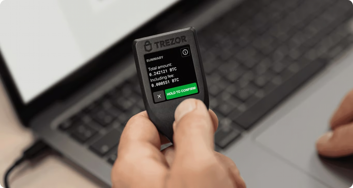 Trezor Model T - česká spoľahlivosť a jednoduché ovládanie