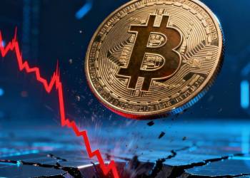 กราฟราคา Bitcoin แสดงแท่งเทียนสีแดงขนาดใหญ่ร่วงทะลุเส้นแนวรับ SMA 50 สัปดาห์ ส่งสัญญาณตลาดหมี