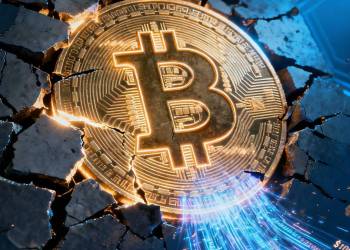 ภาพราคา Bitcoin ร่วงลงอย่างหนัก พร้อมข้อมูลการล้างพอร์ตมูลค่า 1.3 พันล้านดอลลาร์