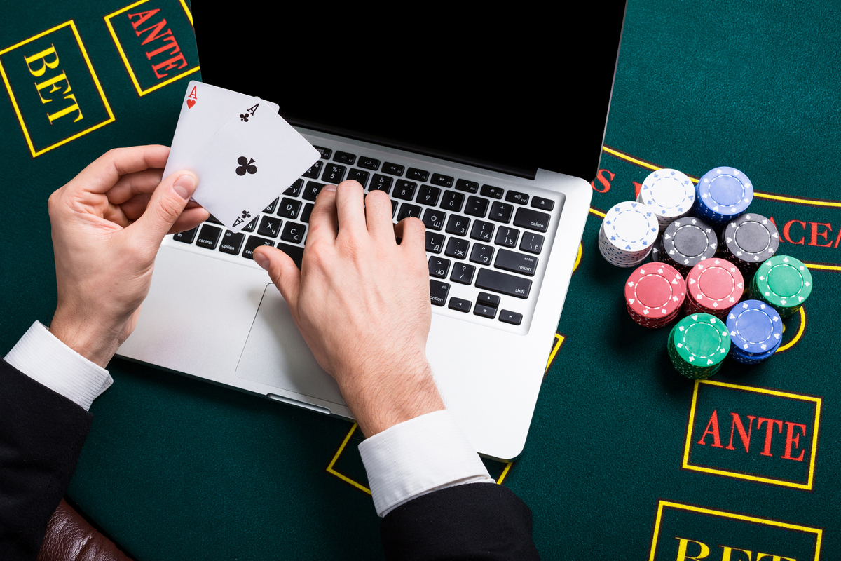 Ką iš tiesų reiškia sėdėti prie pokerio stalo?