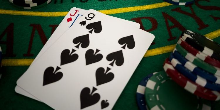Kortų žaidimai: vieta kur susitinka sėkmė ir strategija