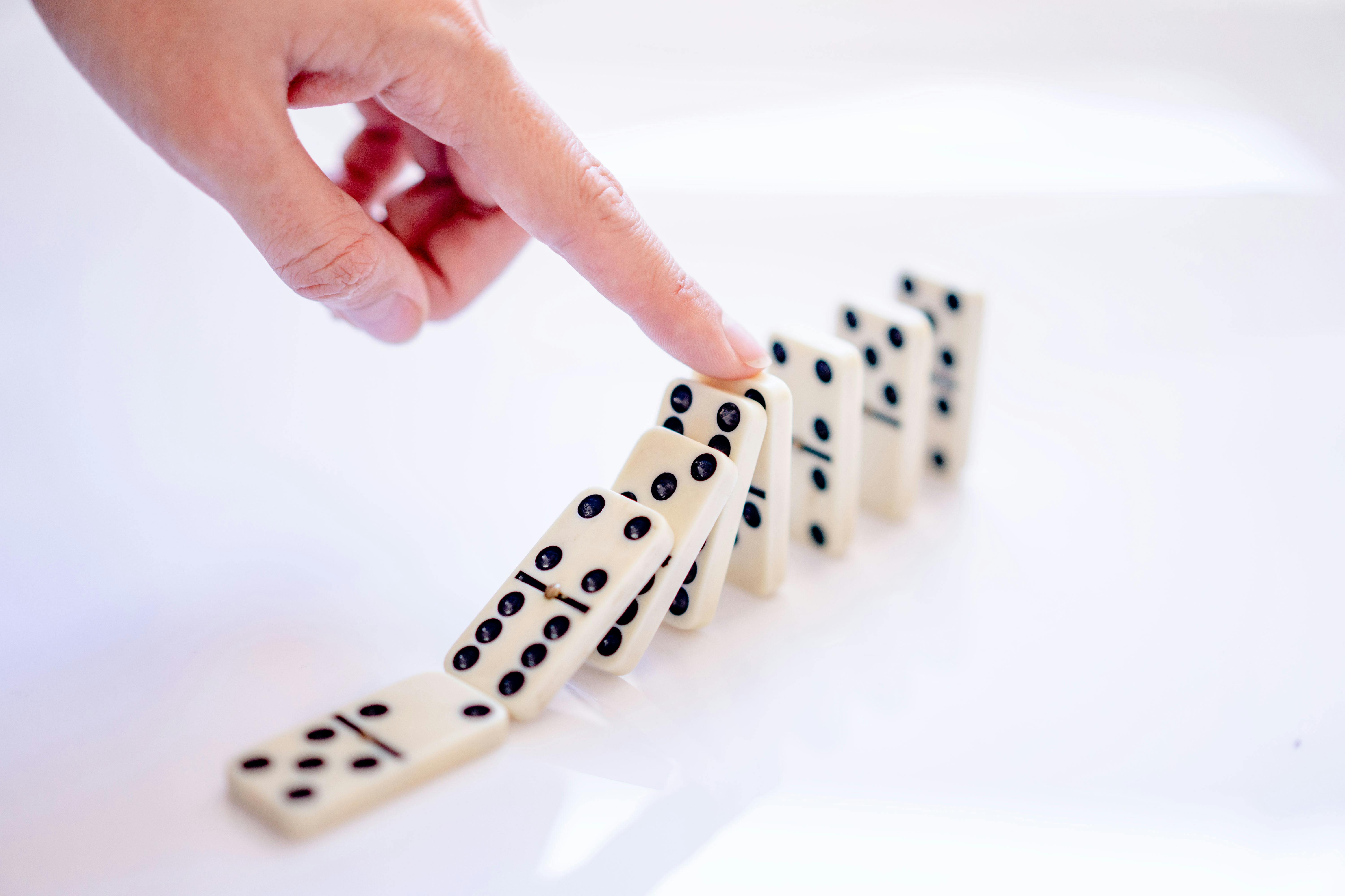 Domino-Effect Sell-Off: Analysts Reveal The Spark Behind Bitcoin’s Flash Crash