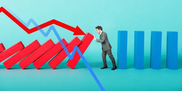 Traders Bet Against XRP, Yet Accumulation Persists – Details