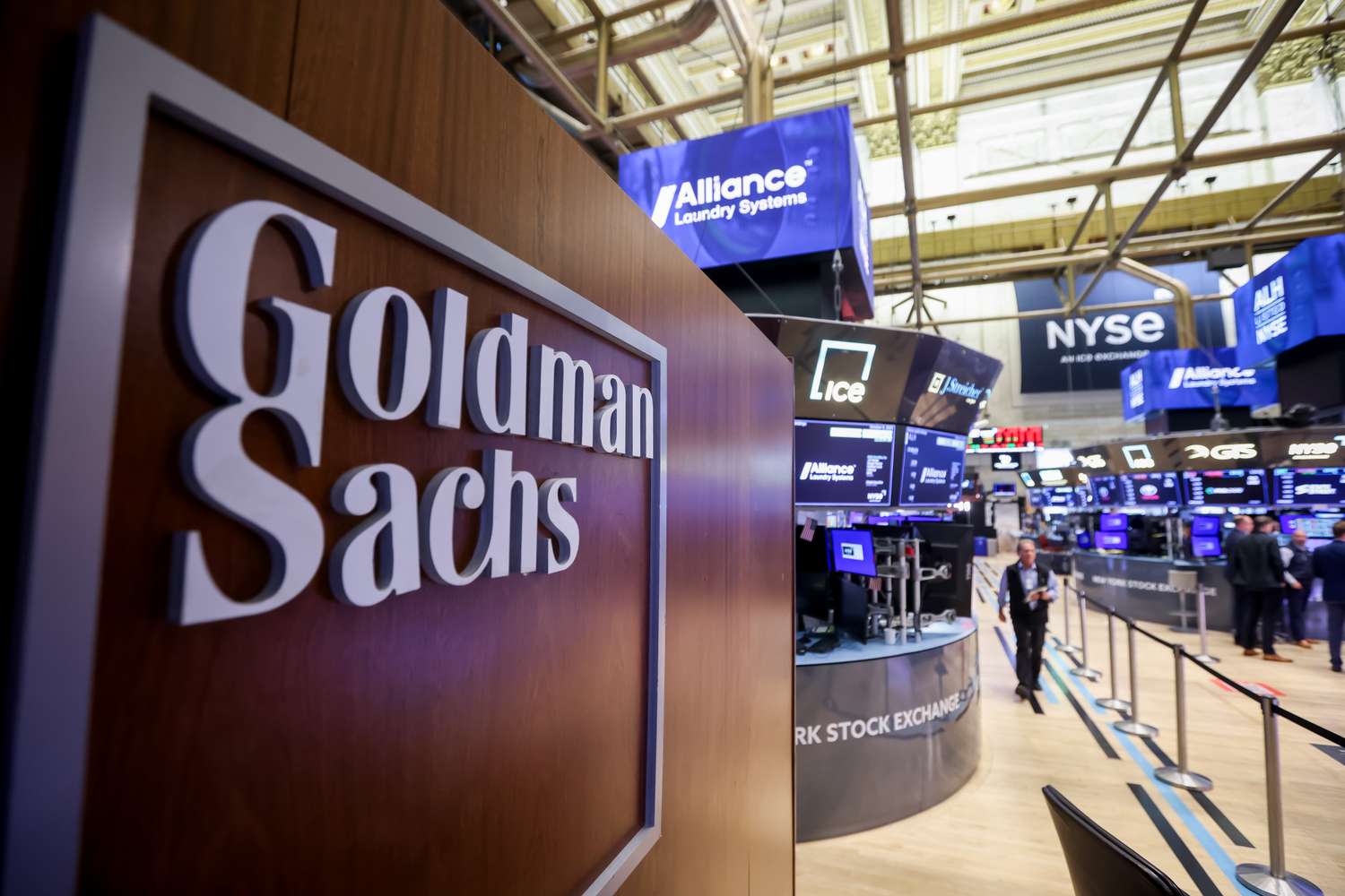 Goldman Sachs Aponta para Renda com Novo ETF de Bitcoin