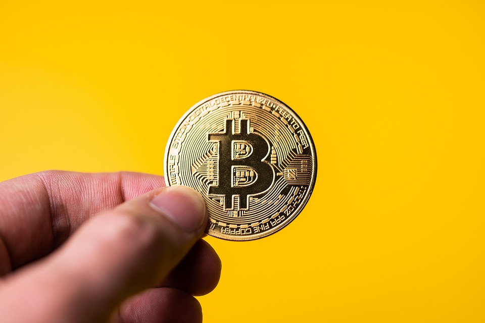 إشارة راسل هذه تنبأت بكل سوق صاعد لـ Bitcoin وقد تفعّلت مجدداً