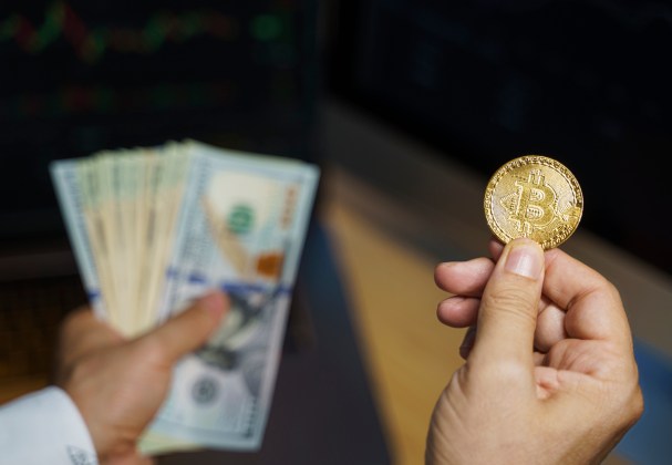 معدلات تمويل البيتكوين تنخفض إلى أدنى مستوياتها منذ 2020 على منصة بينانس — وقود لمزيد من الصعود؟
